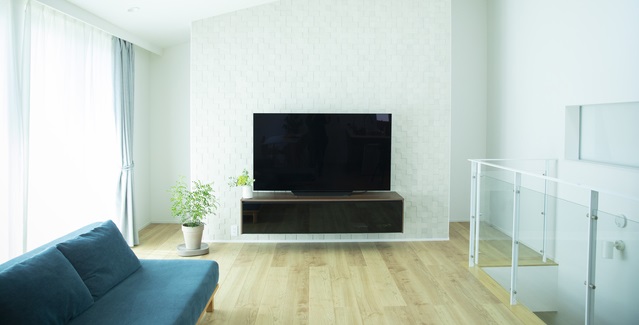 ホームズ 一人暮らしの部屋に4kテレビを設置する際の注意点とテレビサイズの選び方 住まいのお役立ち情報 ホームズ 一人暮らしの部屋に4kテレビを設置する際の注意点とテレビサイズの選び方 住まいのお役立ち情報