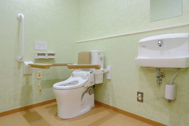 ホームズ 自宅トイレのバリアフリー化 具体例やかかる費用について詳しく解説 住まいのお役立ち情報