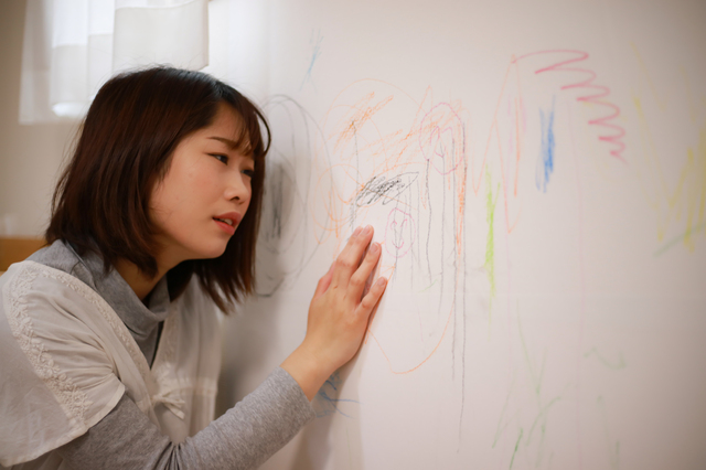 ホームズ 引越しするときに壁紙の落書きはどうする 修繕費用は 掃除方法と注意点 住まいのお役立ち情報