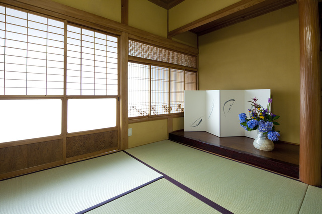 ホームズ 床の間の意味とは タブーや使い方のマナー 有効活用する方法を紹介 住まいのお役立ち情報
