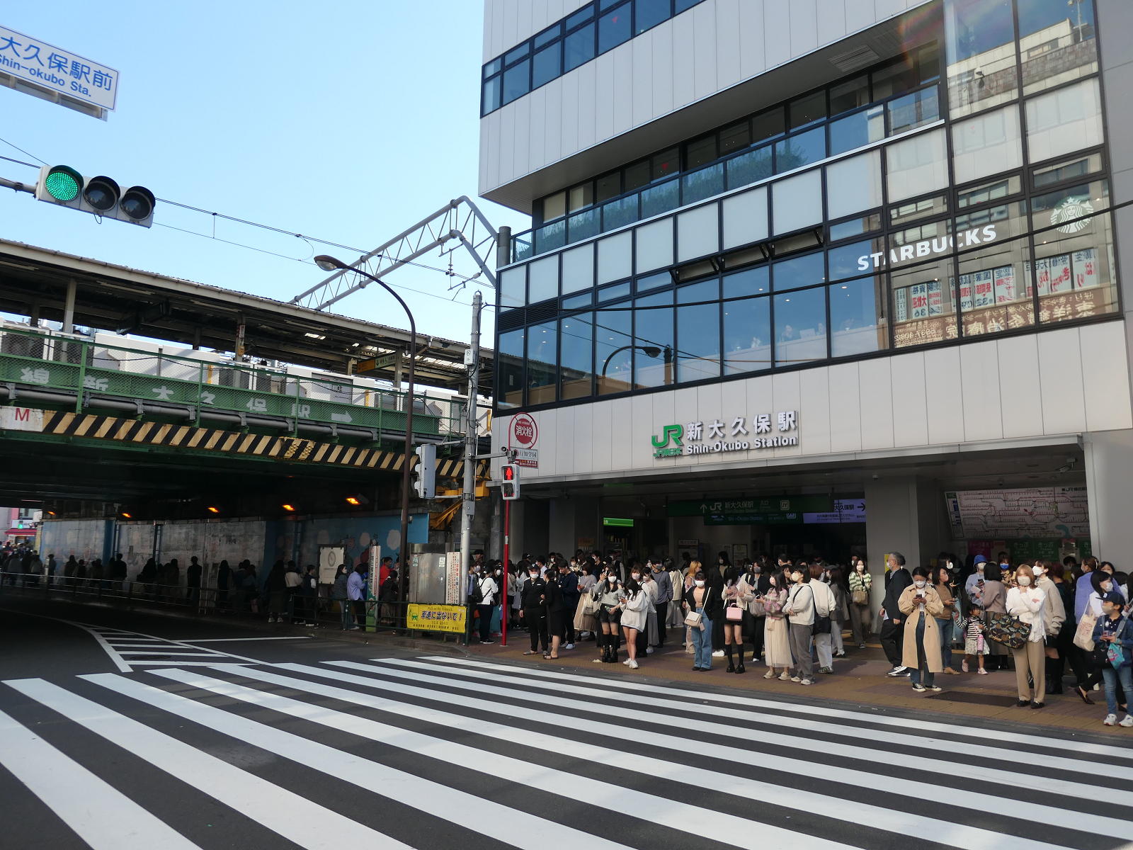 令和になって一新された駅舎は街のイメージも変えた