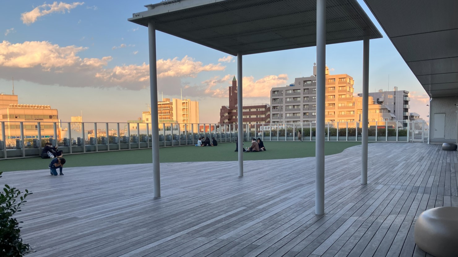 国分寺駅北口の駅ビル「cocobunjiWEST」5階にあるリオン広場