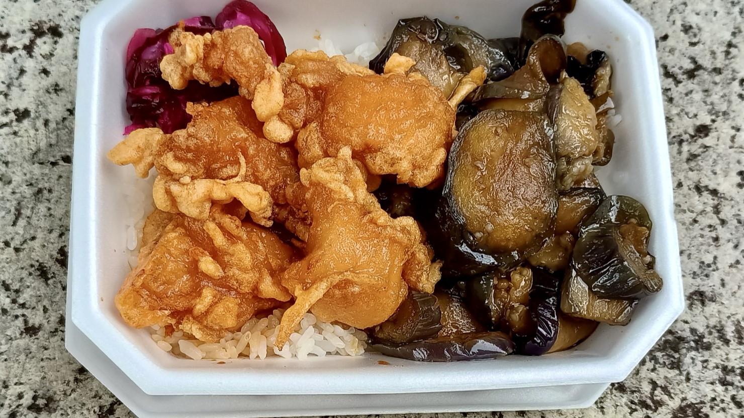人気の「茄子カラ弁当」