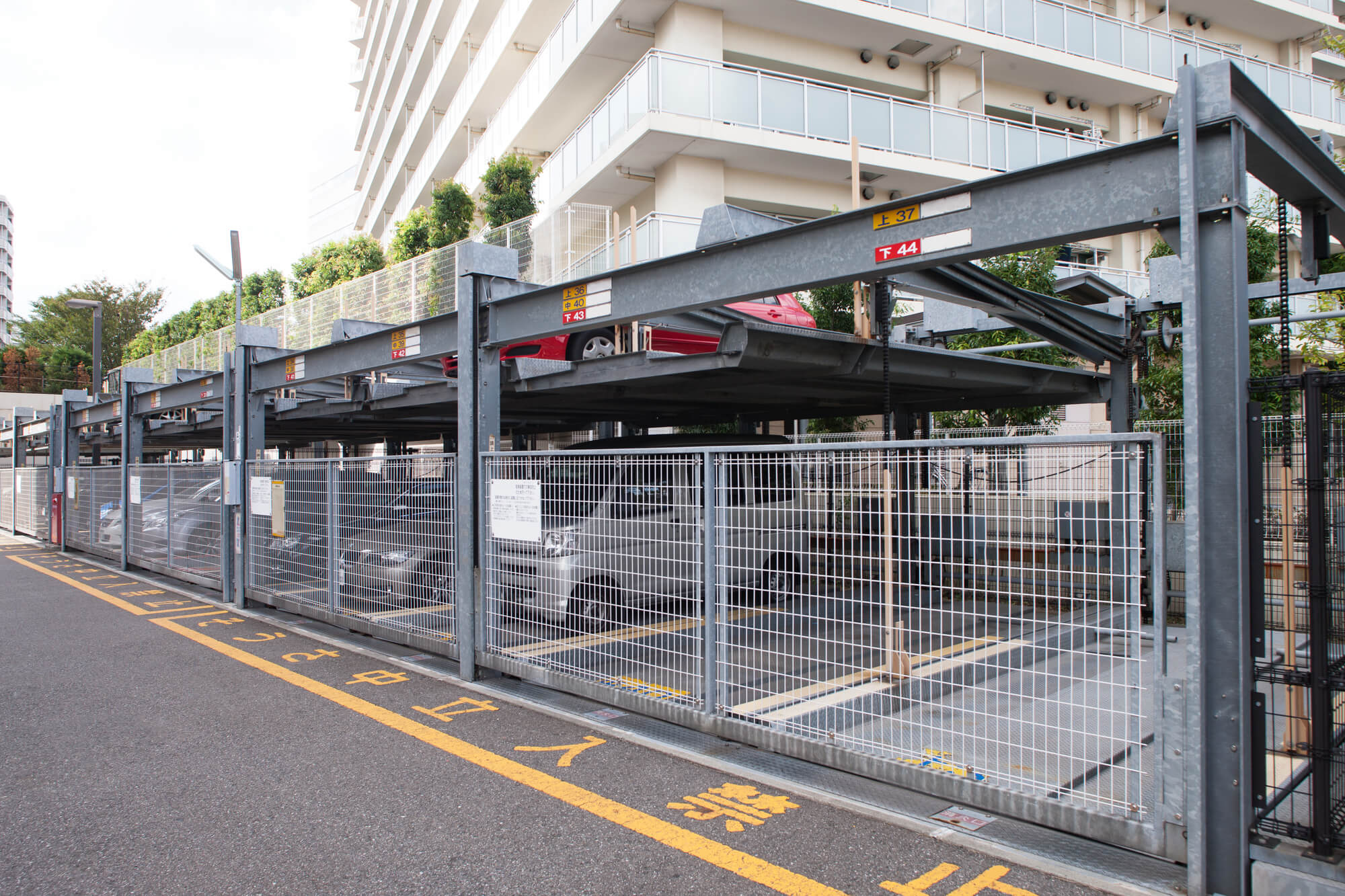 機械式（上下）駐車場のいりませんか。