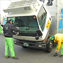 車両点検の様子