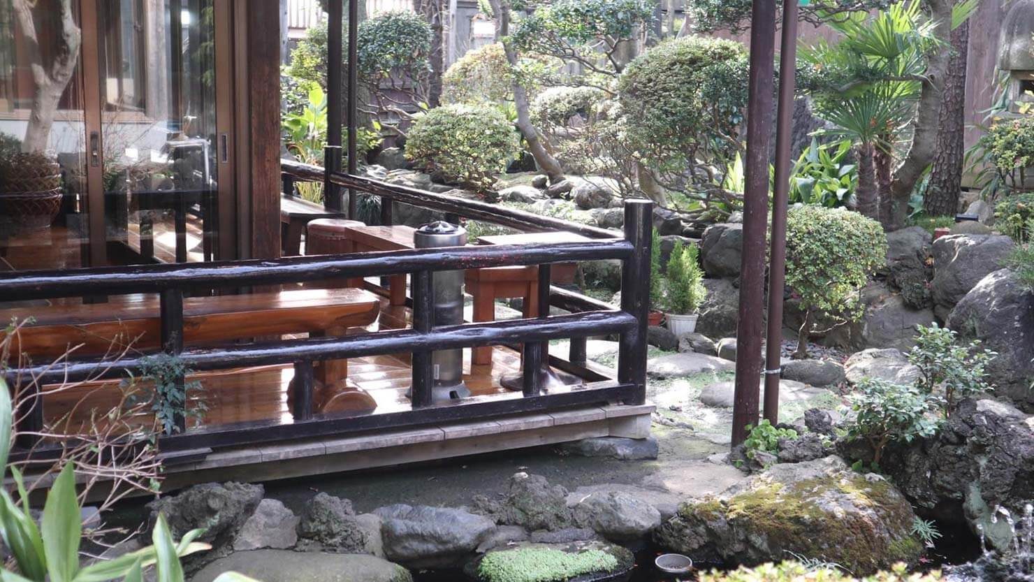 タカラ湯の日本庭園