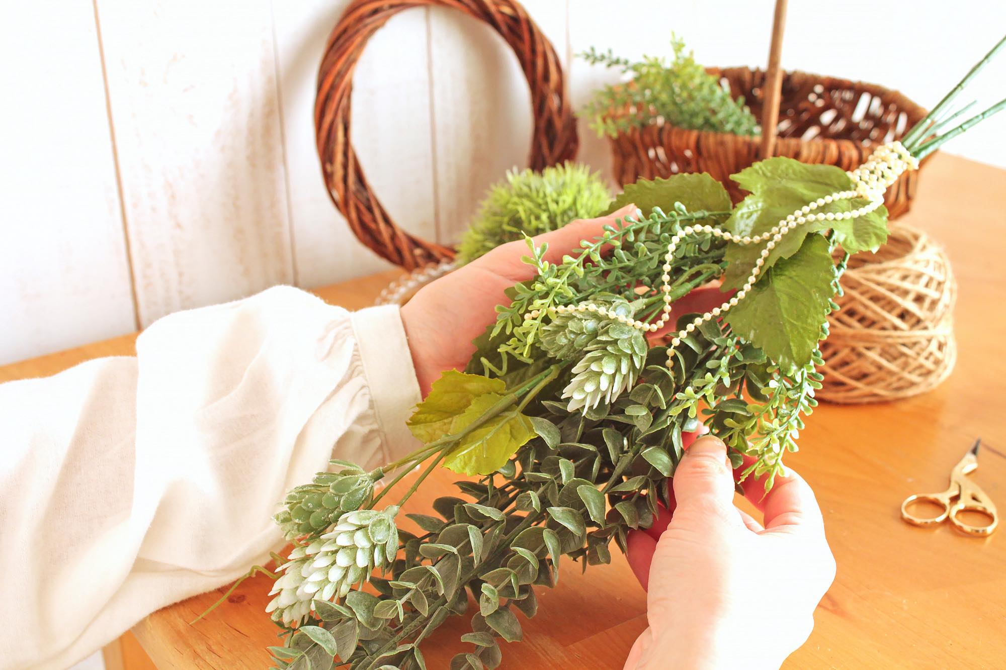 ホームズ スワッグの作り方は簡単 好きな植物を飾って楽しもう 暮らし方から物件探し ホームズ スワッグの作り方は簡単 好きな植物を飾って楽しもう 暮らし方から物件探し