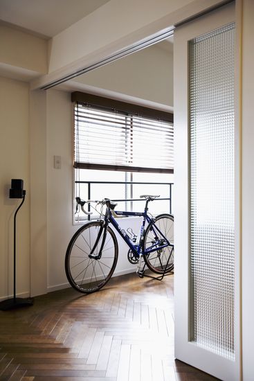 【リノベ暮らしな人々】西側の洋室は、引き戸の建具を開け放つと一体感のある空間に。 【リノベ暮らしな人々】西側の洋室は、引き戸の建具を開け放つと一体感のある空間に